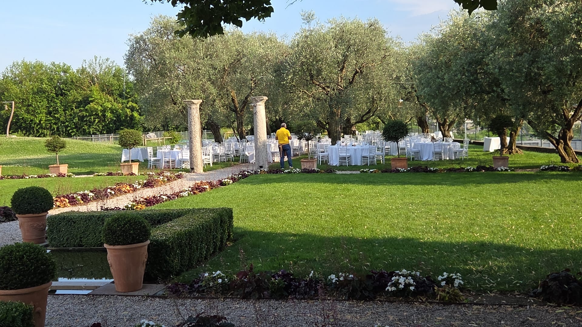L’allestimento per la cena al Ca’7. Trovate Egidio Torresan...