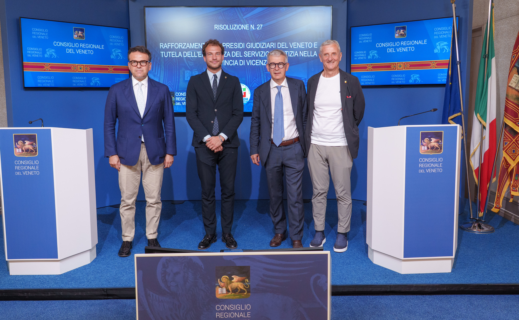 Da sinistra: il presidente dell’Ordine di Vicenza avv. Alessandro Moscatelli, il consigliere regionale Jacopo Maltauro, il presidente dell’Ordine di Padova avv. Francesco Rossi e il consigliere regionale Mirko Patron