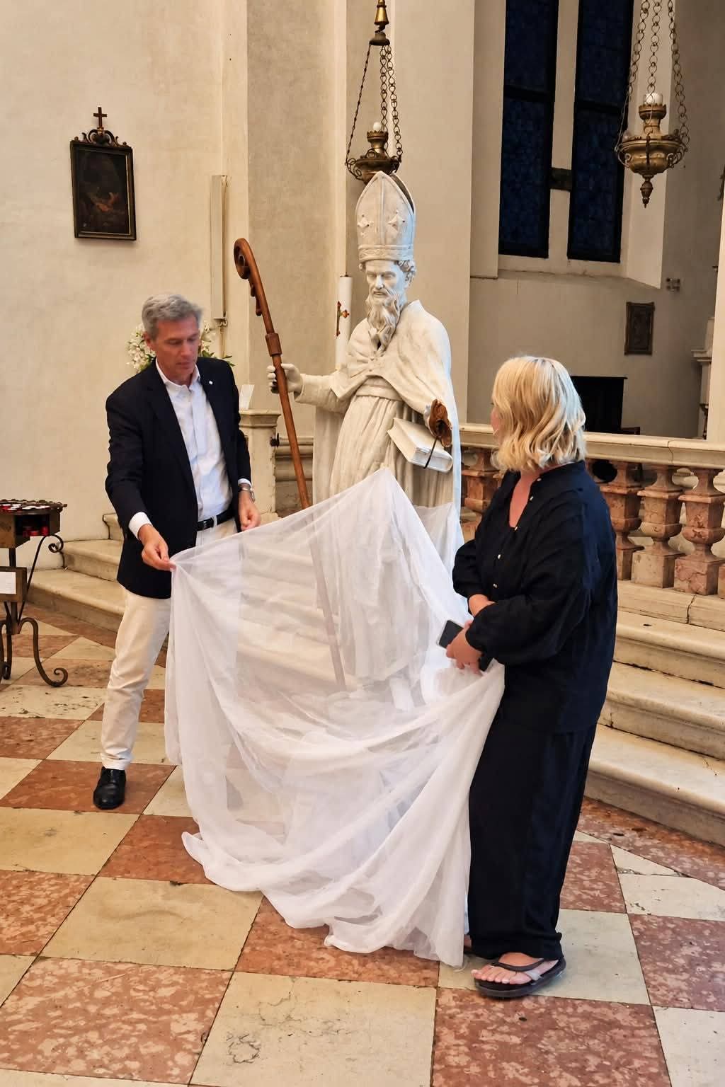 Lo svelamento della statua restaurata di San Bassiano
